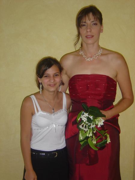 moi et ma marraine en robe de mariée